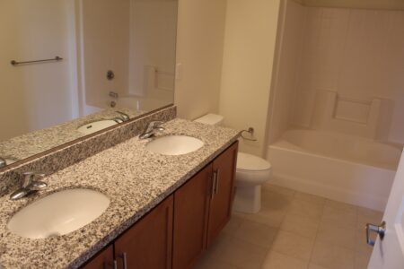 The Summer House Apartments Comfort Room photo21